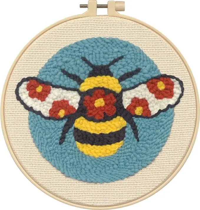 72-76392 Набір для вишивки в килимовій техніці Бджола з квітковим візерунком Dimensions з пяльцями