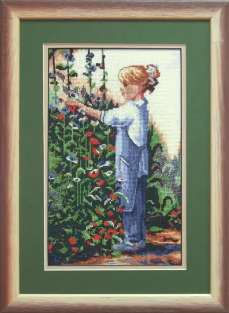 Набір для вишивання хрестиком Чарівна Мить №494 Дівчинка в саду