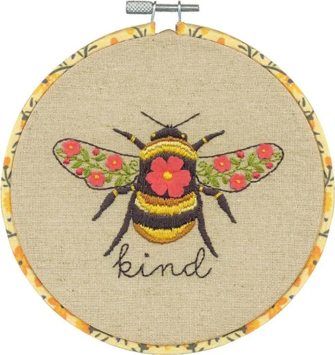 72-76314 Набір для вишивання гладдю DIMENSIONS ROUND BEE  Бджола з пяльцями
