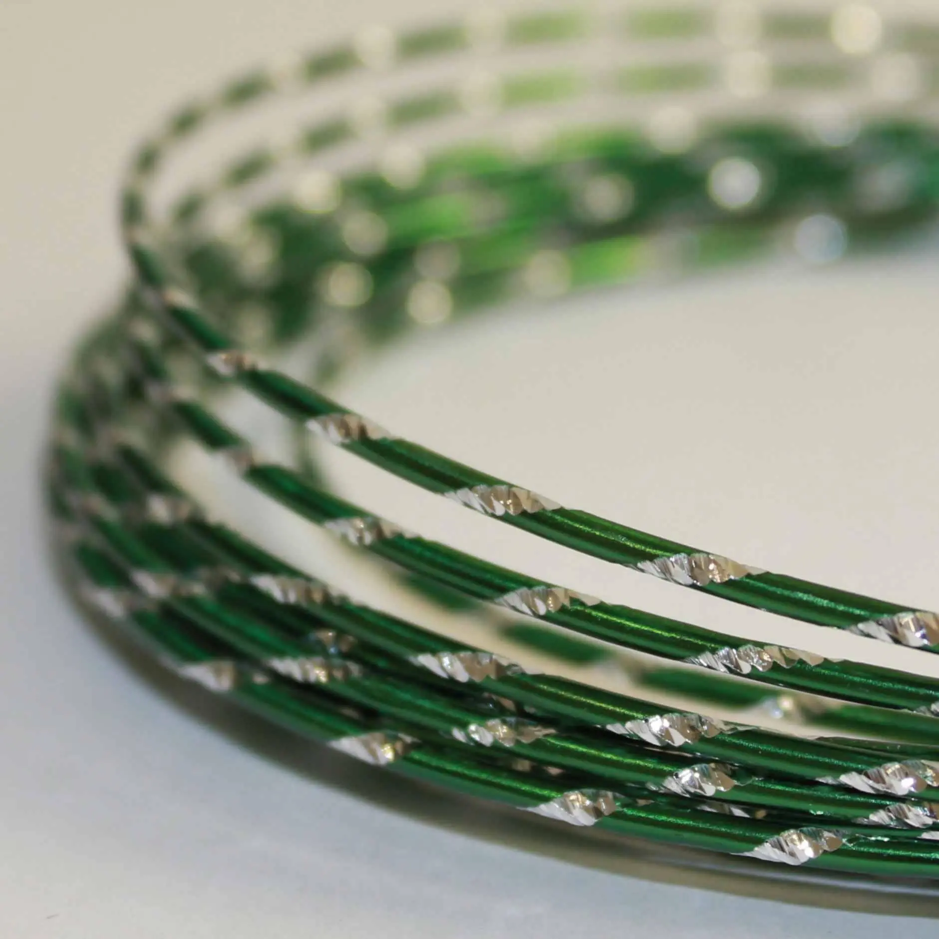7712 Дріт художній алюмінієвий круглий з насічками, діаметр 2мм, колір №24 темно-зелений