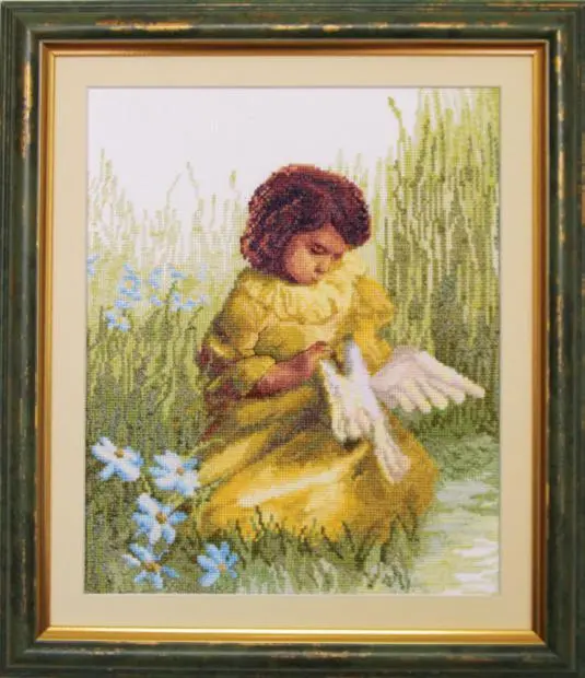 Набір для вишивання хрестиком Чарівна Мить №484 Дівчинка з голубом