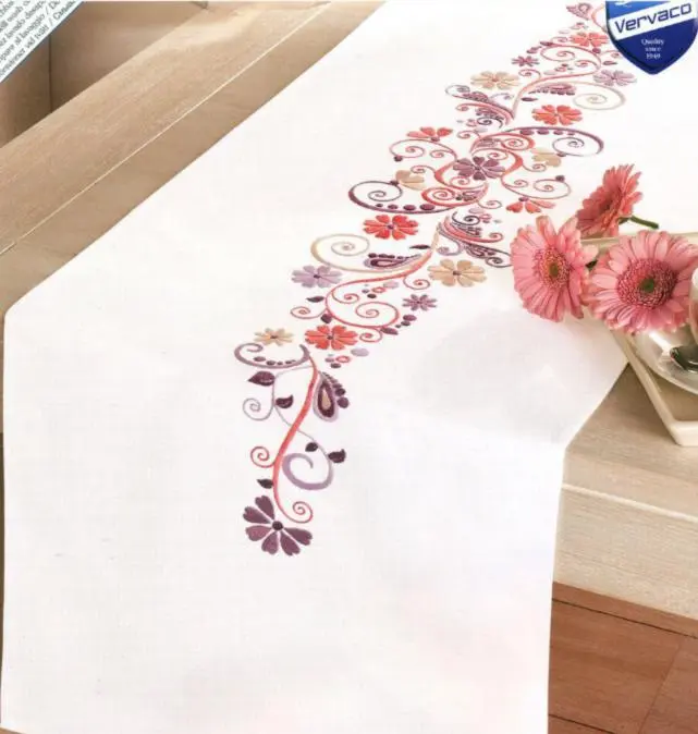 PN-0012996 Набір для вишивання гладдю (доріжка на стіл) Vervaco Swirls  Flowers Рожево-фіолетова фантазія