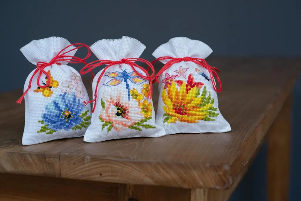 PN-0185083 Набір для вишивання хрестом (мішечки для саше) Vervaco Colourful flowers Барвисті квіти
