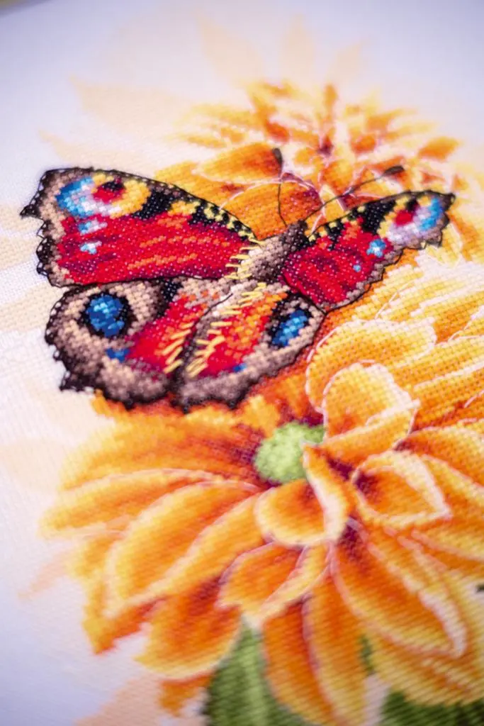 PN-0194926 Набір для вишивки хрестом LanArte Fluttering butterfly Пурхаючий метелик