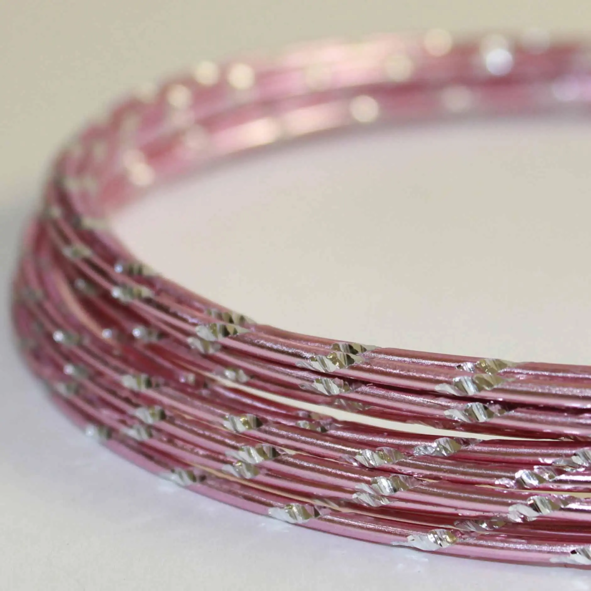 7712 Дріт художній алюмінієвий круглий з насічками, діаметр 2мм, колір №20 рожевий
