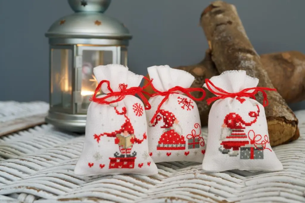 PN-0165994 Набір для вишивання хрестом (мішечки для саше) Vervaco Christmas gnomes Різдвяні гноми