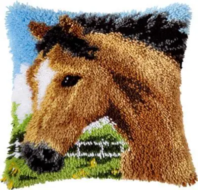 PN-0014184 Набір для вишивання подушки (килимарство) Vervaco Stallion Конячка 